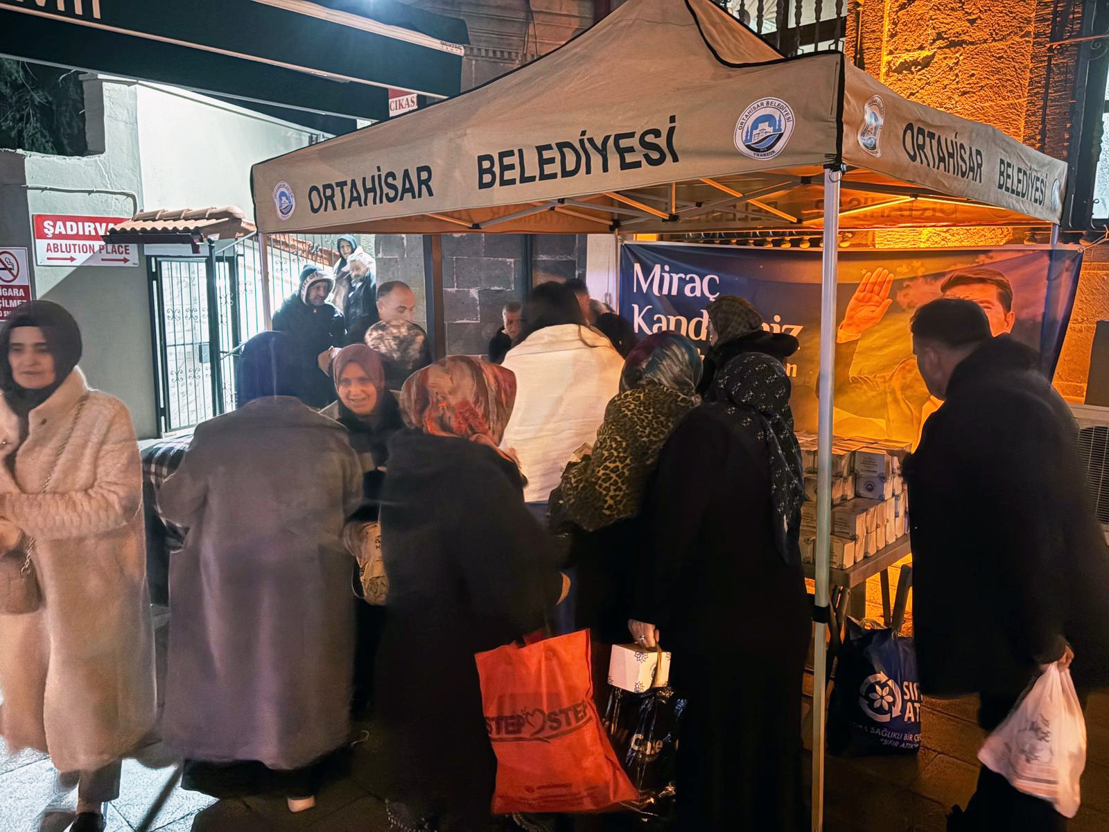 ORTAHİSAR BELEDİYESİ’NDEN MİRAÇ KANDİLİNDE LOKMA VE KANDİL SİMİDİ İKRAMI