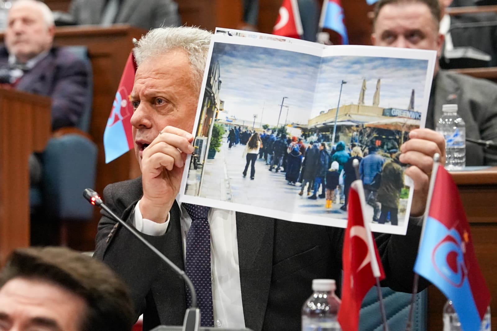 ZORLU: “ TRABZON KİMSENİN ARKA BAHÇESİ DEĞİLDİR!”