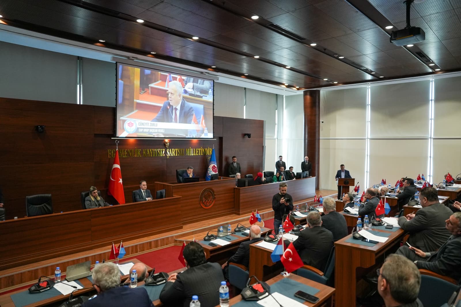 ZORLU VE AKAÇ, BÜYÜKŞEHİR BELEDİYESİ’NİN 2025 YILI FAALİYET RAPORU’NU DEĞERLENDİRDİ