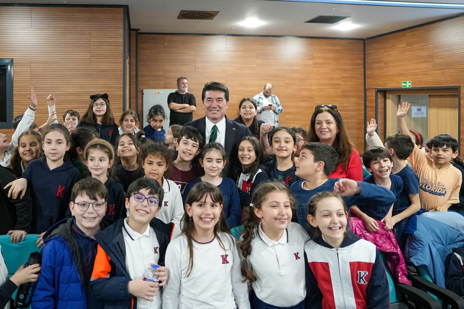 BAŞKAN KAYA’YA ÇOCUKLARDAN SEVGİ SELİ