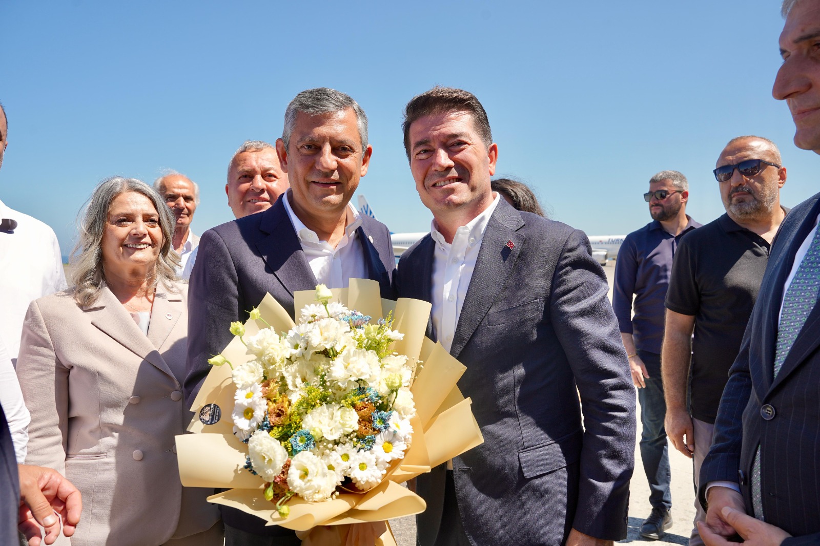 YENİ PARTİ GENEL BAŞKANI ÖZEL’DEN, BAŞKAN KAYA’NIN ‘BURS PROJESİ’NE ÖVGÜ