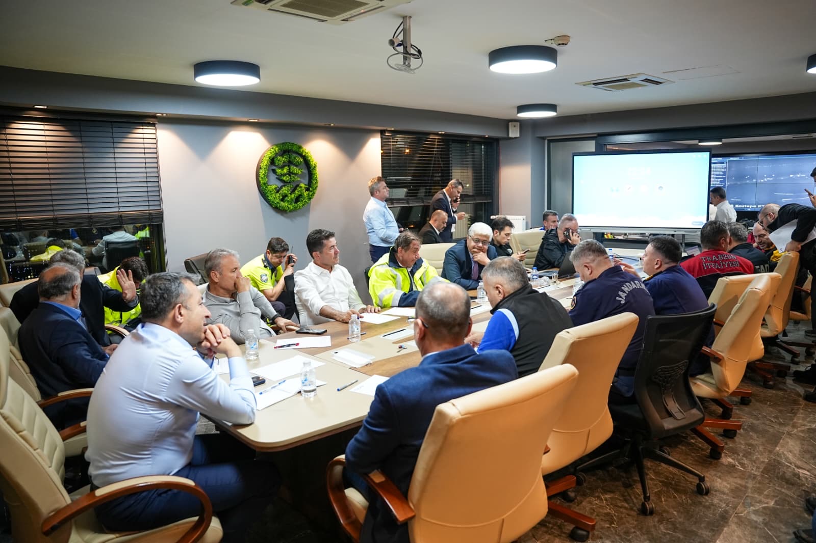 ORTAHİSAR BELEDİYESİ, YAĞIŞTAN ETKİLENEN BÖLGELERDE YOĞUN ÇALIŞMALAR YÜRÜTÜYOR